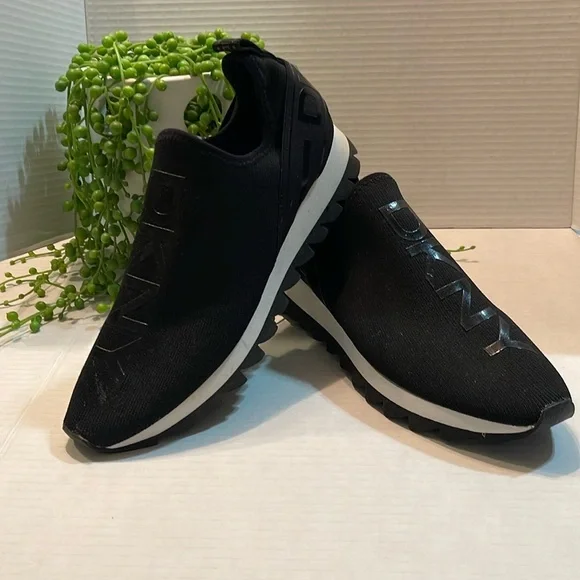 DKNY NEW LADIES SLIP ON TENNIS SHOES - Picture 8 of 8